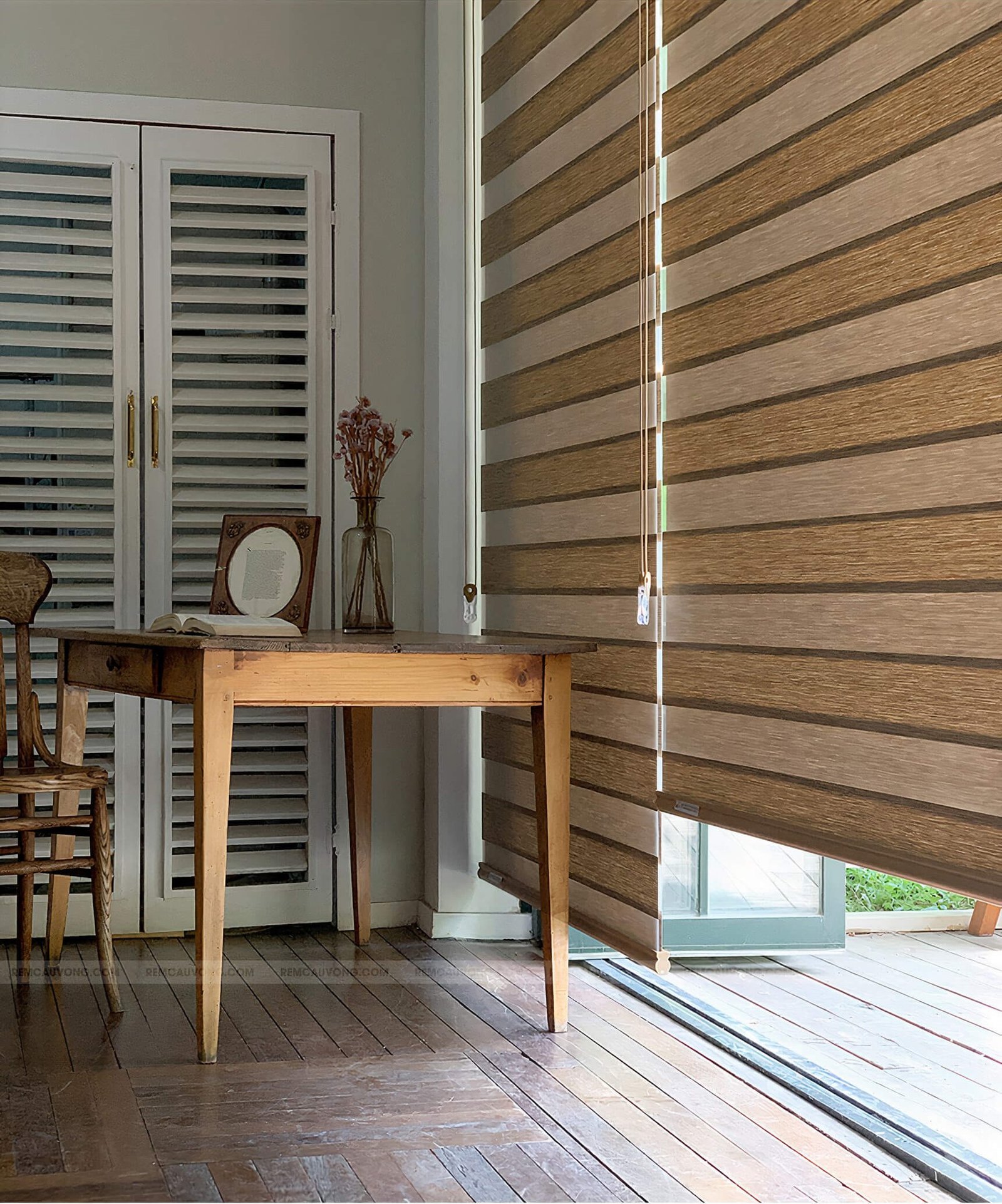 Rèm Cầu Vồng phòng đọc sách màu giả gỗ